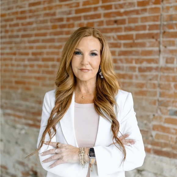 Meet your Posher, Danielle - Picture 8 of 10